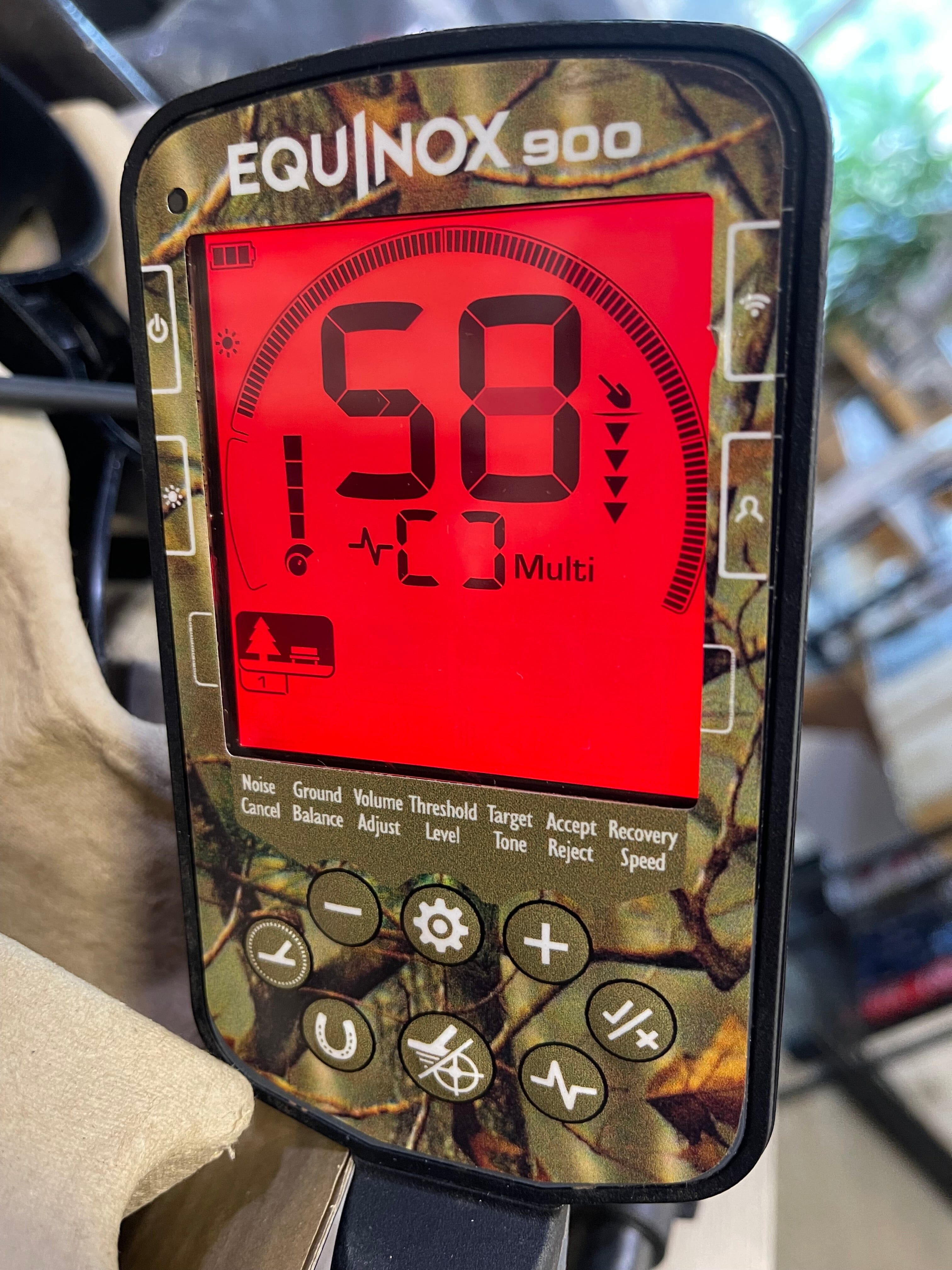 Dealer Trade Minelab Equinox 900 - Includes Two Coils, Wireless Headphones