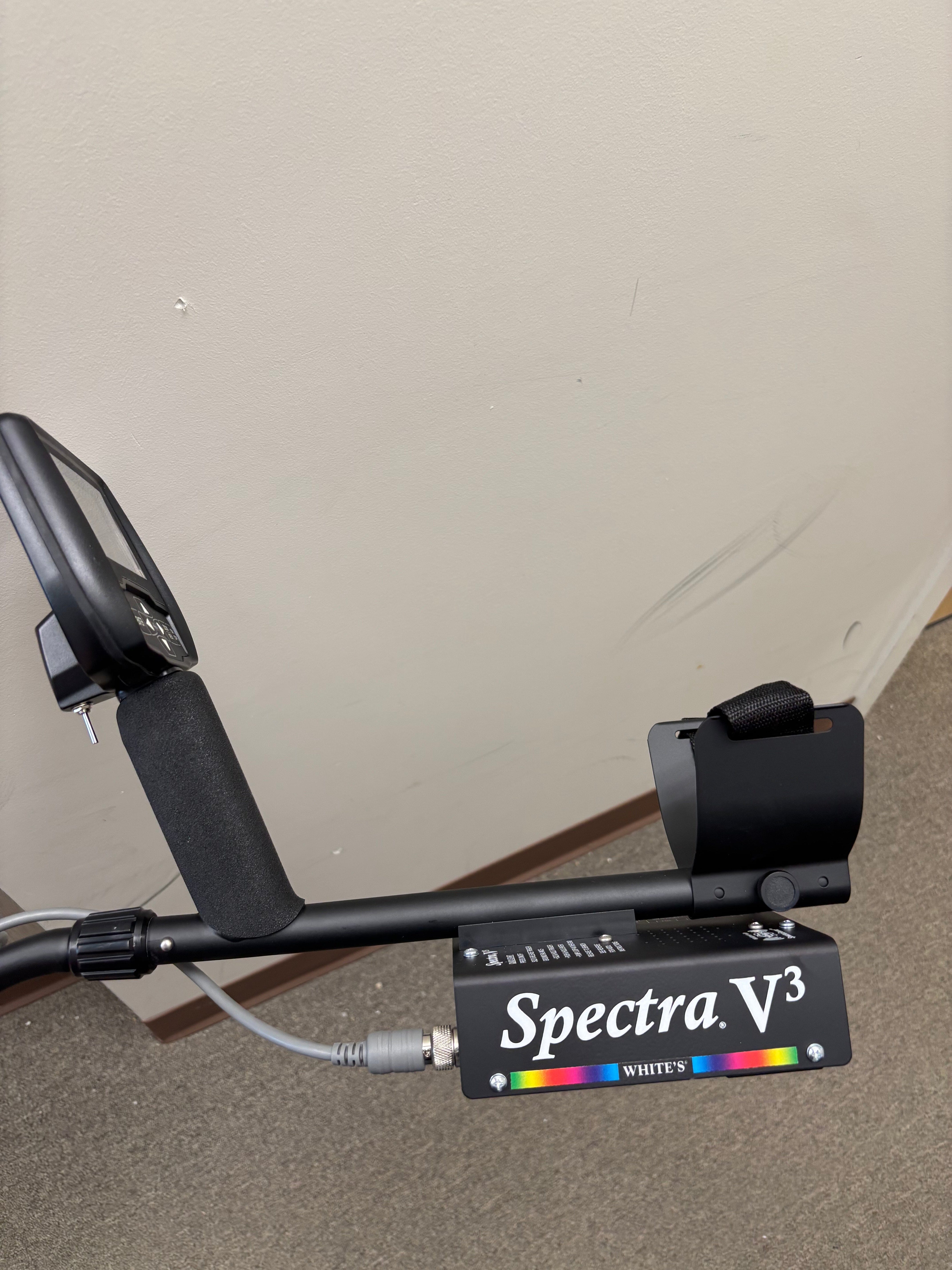 Used Whites Spectra V3I Metal Detector - Like New!