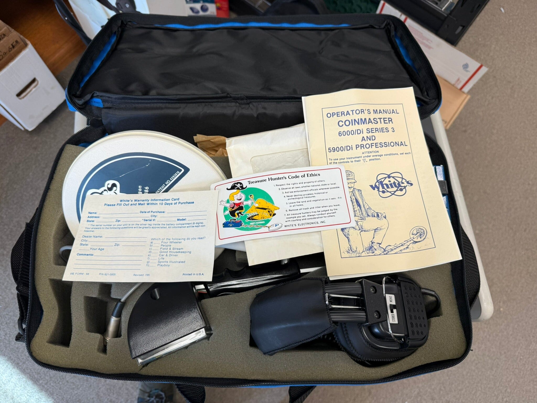 Ventage New Old Stock - Whites Coinmaster 6000/DI Series 3 Metal Detector W/ Carry Case