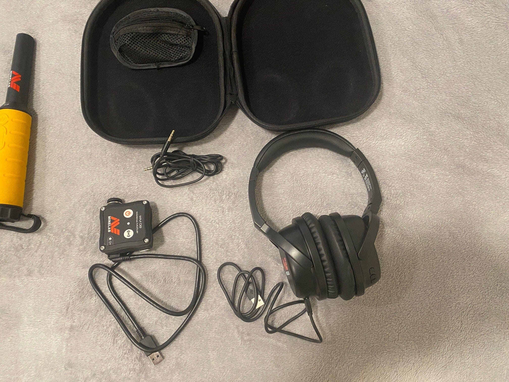 Used/Trade in -  Minelab Equinox 800 Waterproof Metal Detector With Wireless Headphones, Pro Find 35 Pinpointer and Gear