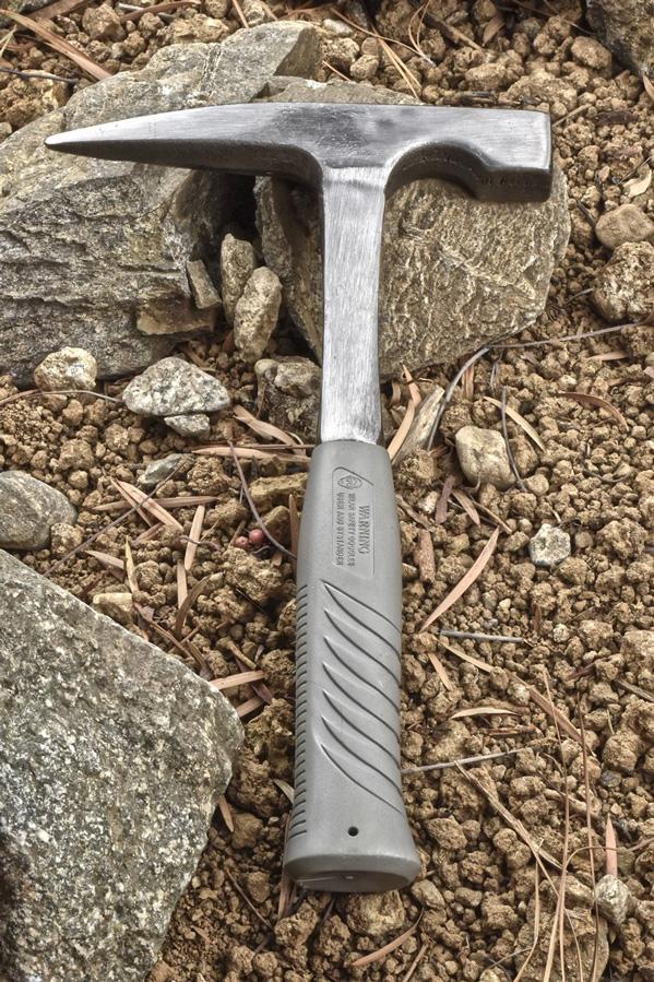 thumbnail image 2 of SE 20-Ounce Rock Pick Hammer | 11-Inch Forged Steel, Rubberized Handle With Tip Cover 2 of 9