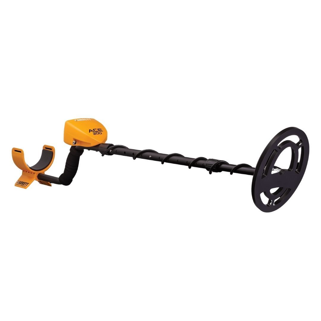 Garrett ACE 200 Metal Detector with Plastic Sand Scoop, Treasure Digger, All-Purpose Carry Bag and Camo Digger's Pouch