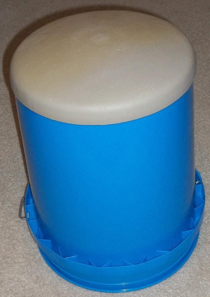 Bucket wobbler for 5 gallon bucket 